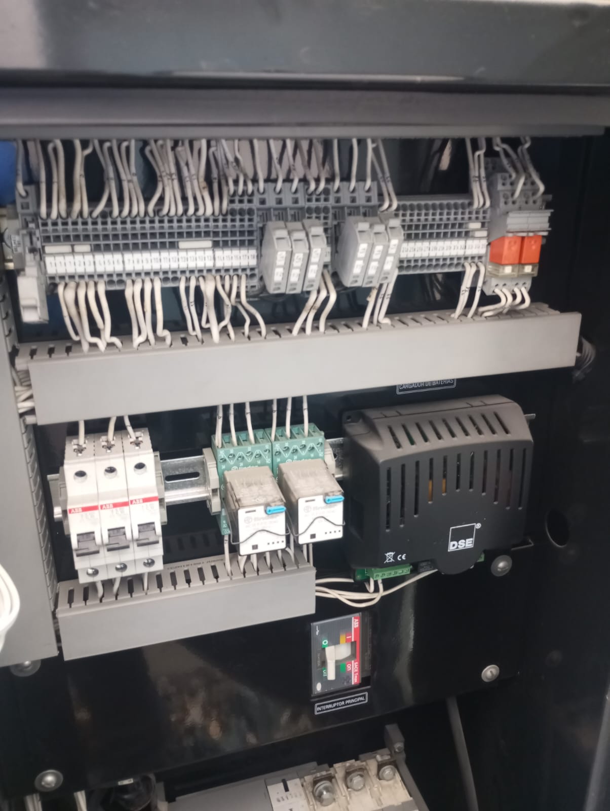 Servicio de mantenimiento en planta eléctrica